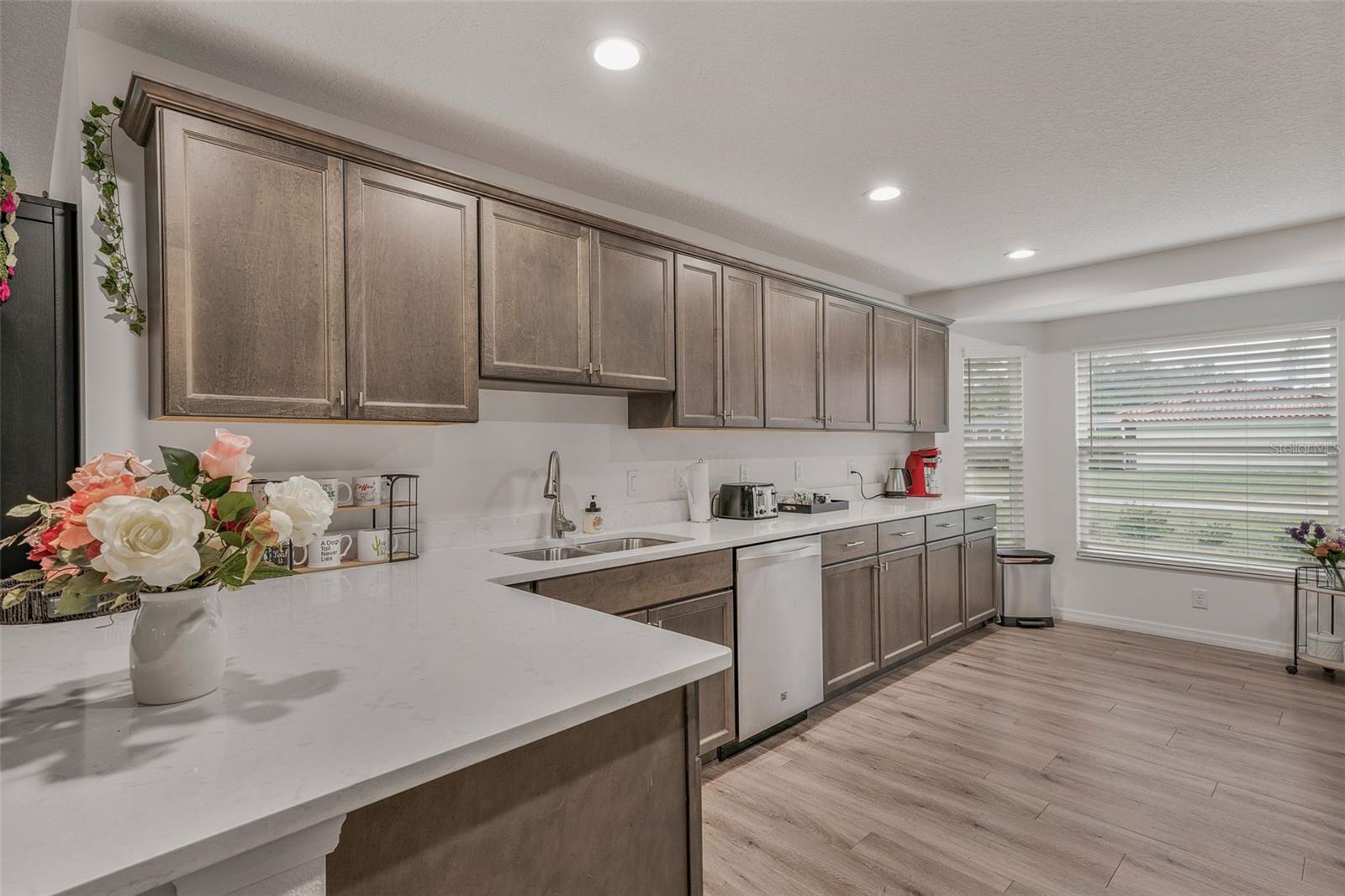 Image 21 of 48 For 276 Cunningham Avenue