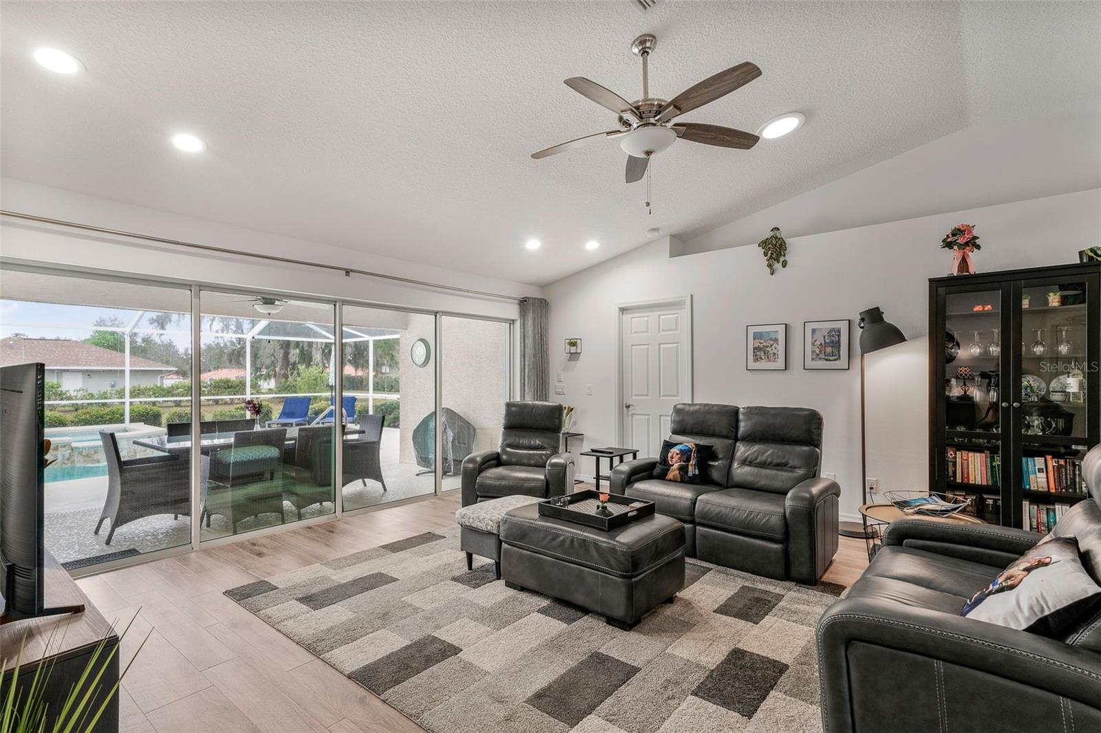 Image 26 of 48 For 276 Cunningham Avenue