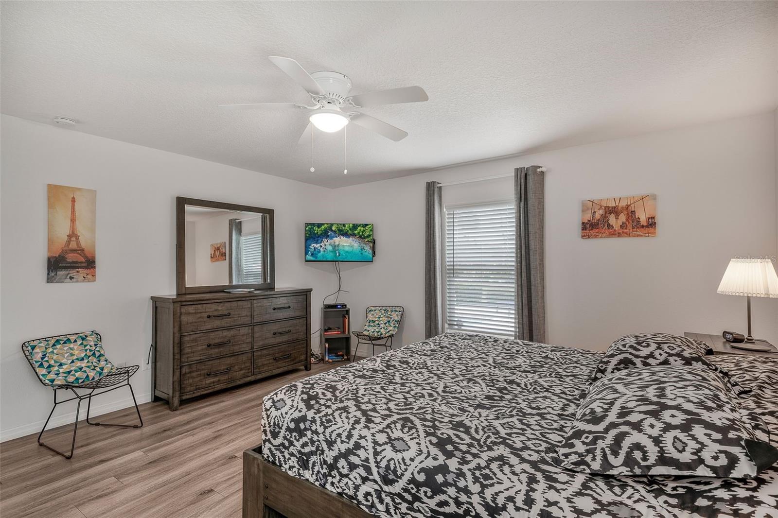 Image 28 of 48 For 276 Cunningham Avenue