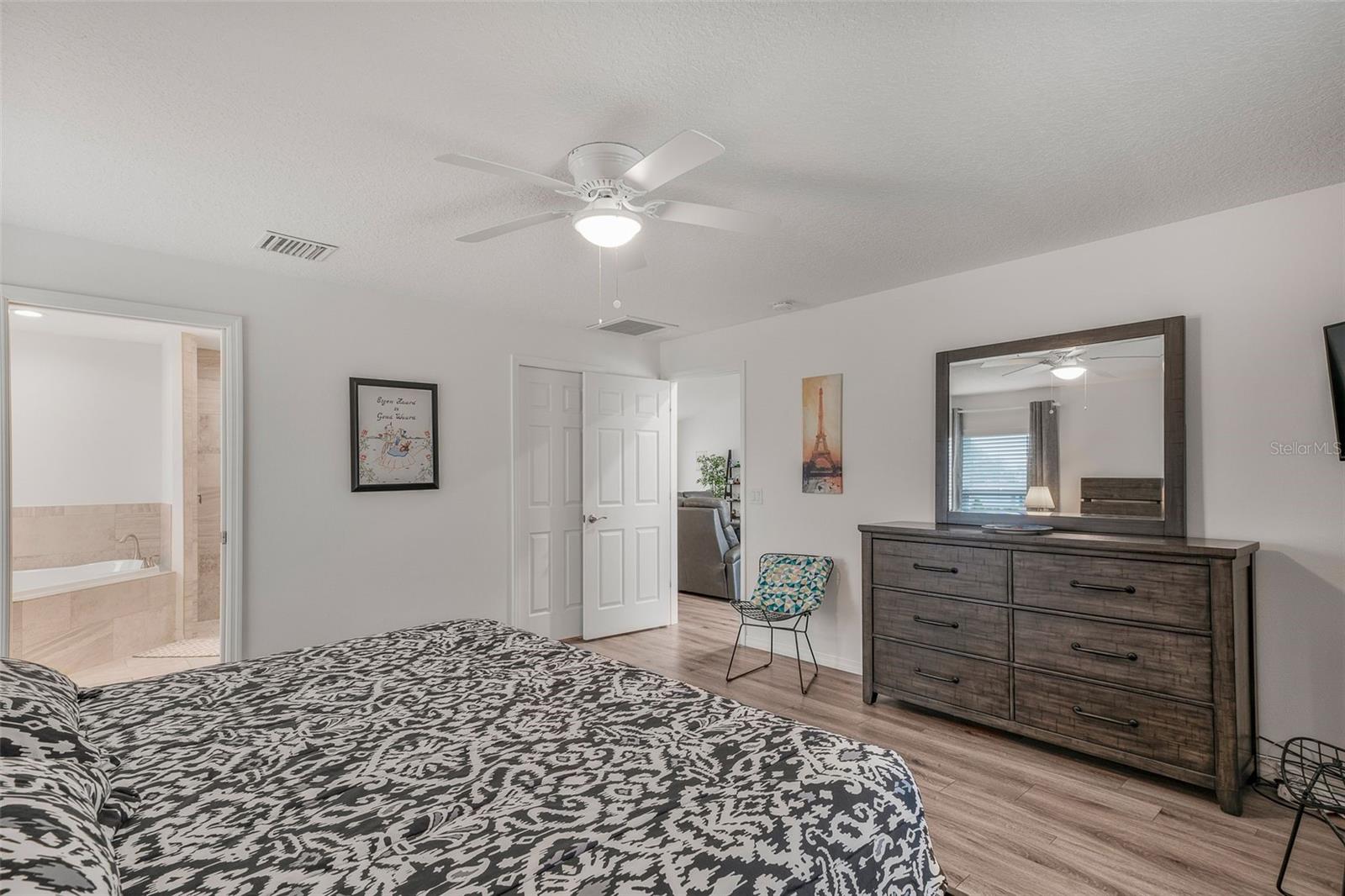 Image 29 of 48 For 276 Cunningham Avenue