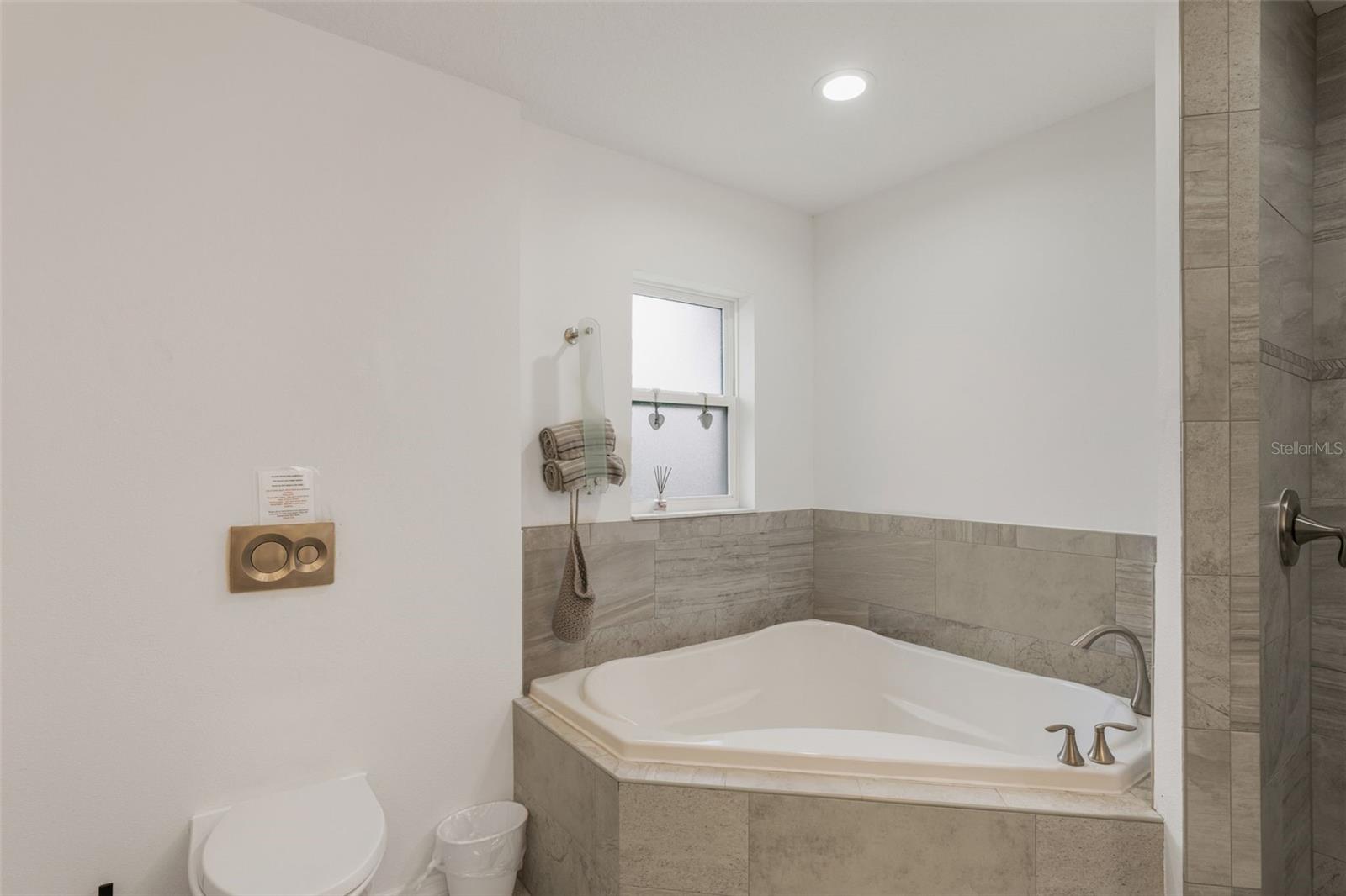 Image 33 of 48 For 276 Cunningham Avenue