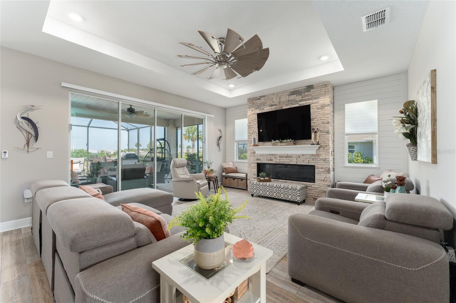 Image 11 of 77 For 8250 93rd Terrace