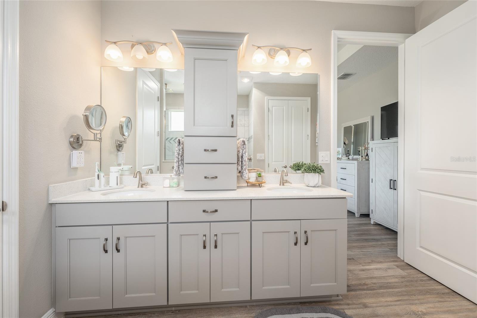 Image 28 of 77 For 8250 93rd Terrace