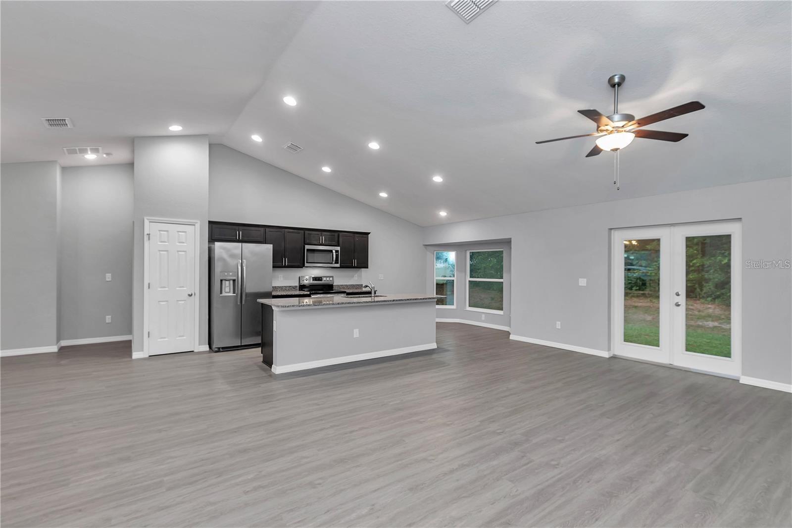Image 11 of 31 For 7051 64th Terrace