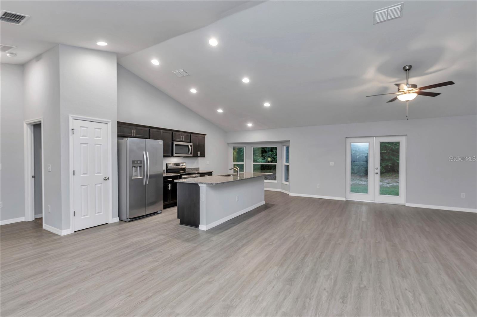 Image 6 of 31 For 7051 64th Terrace
