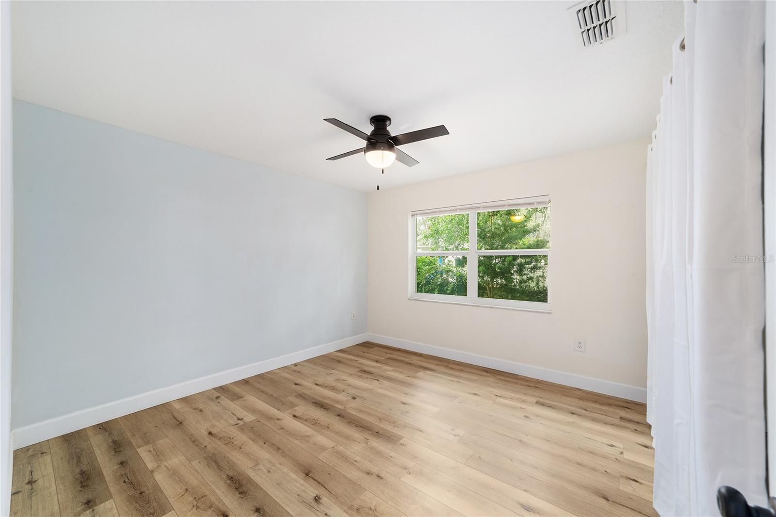 Image 16 of 36 For 825 13th Street
