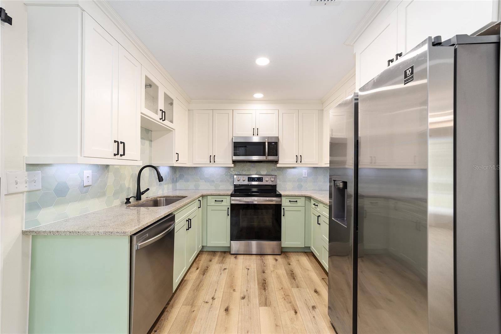 Image 20 of 36 For 825 13th Street