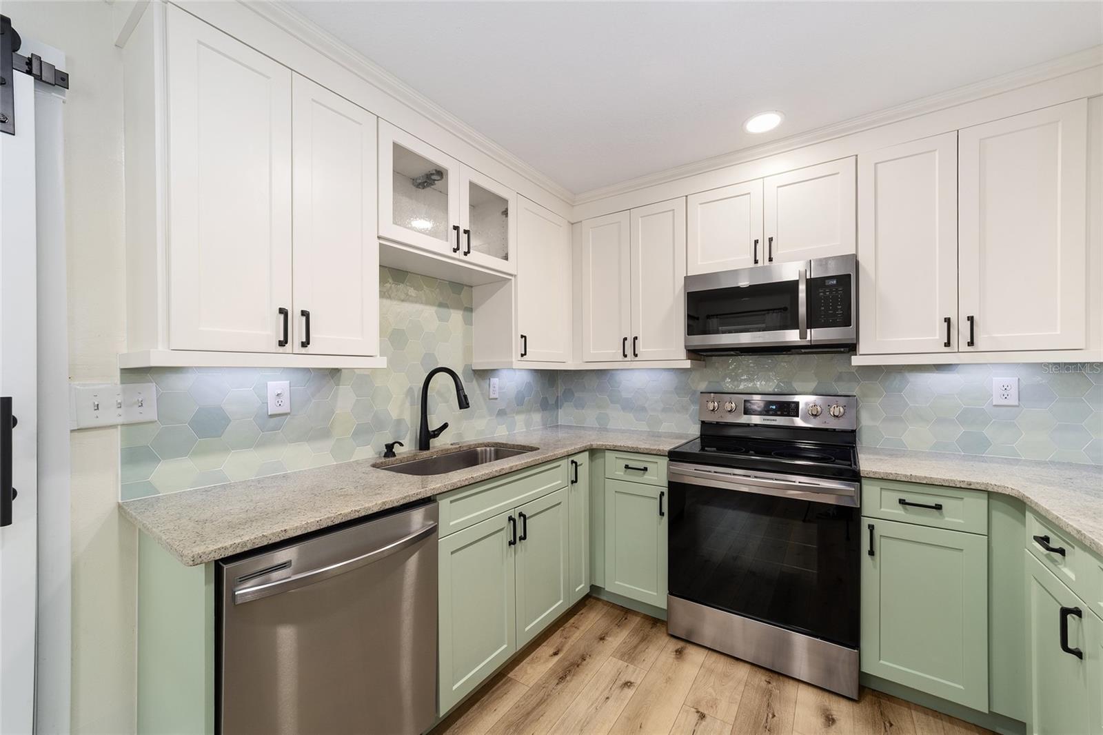 Image 21 of 36 For 825 13th Street