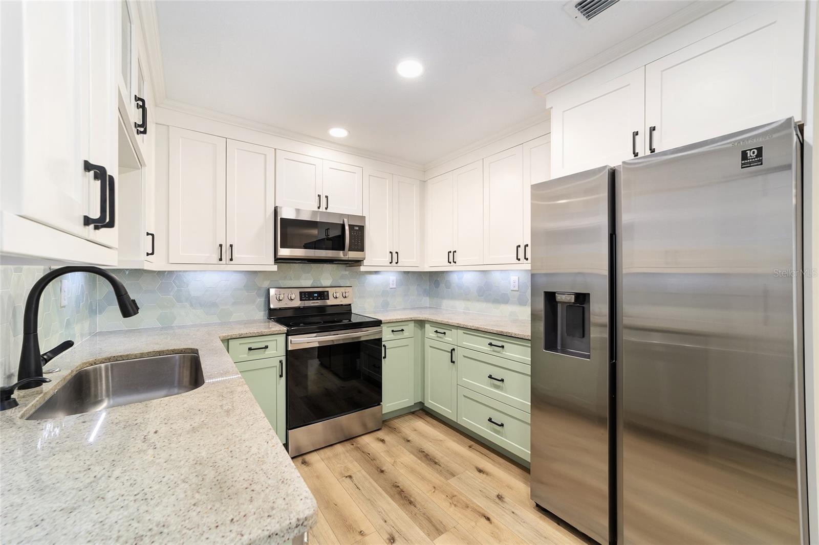 Image 22 of 36 For 825 13th Street
