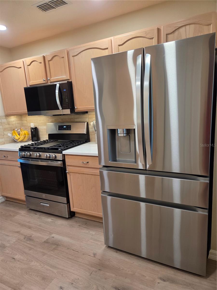 Image 5 of 24 For 9827 96th Street