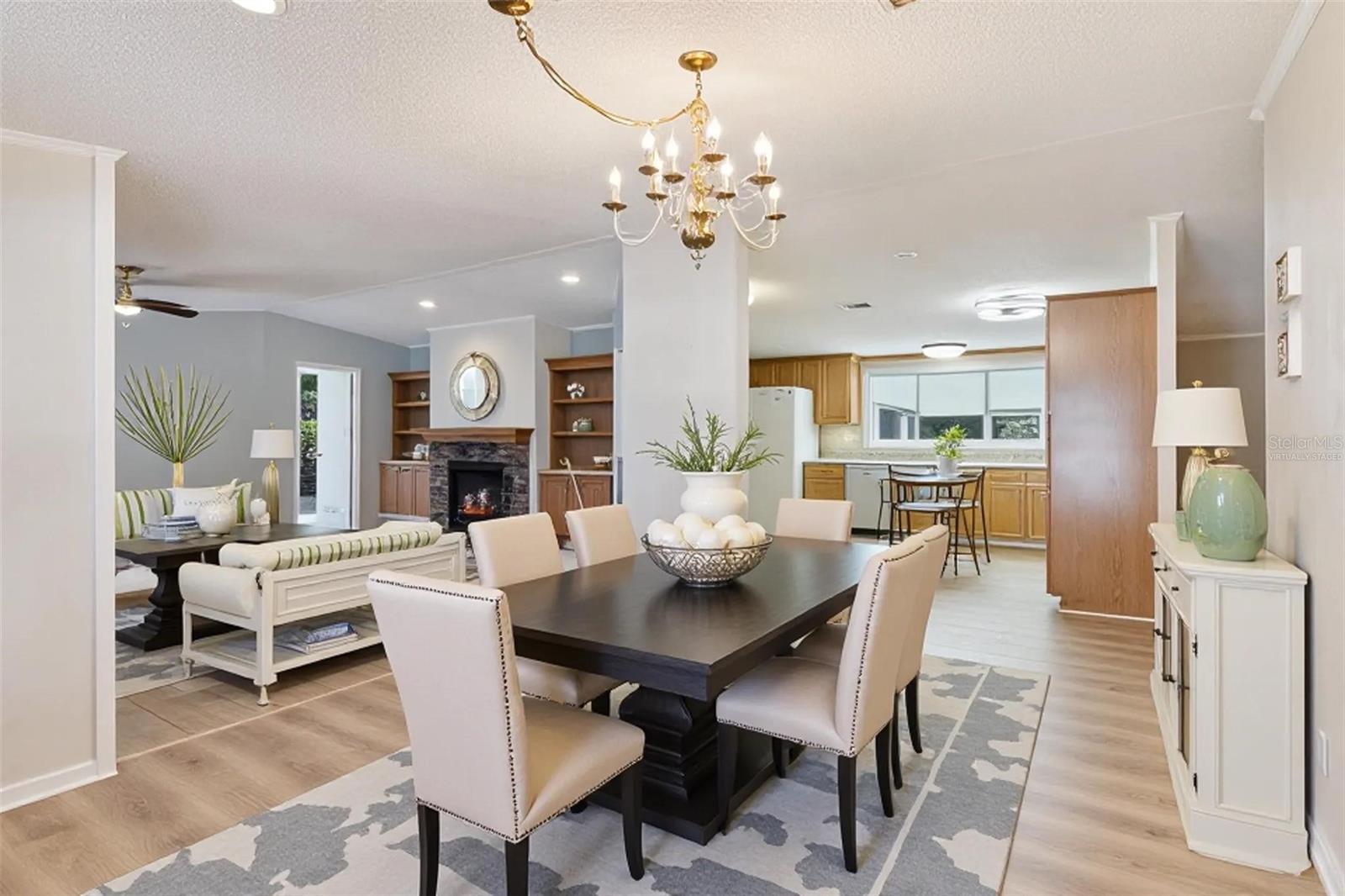 Image 11 of 67 For 575 Lindsey Drive