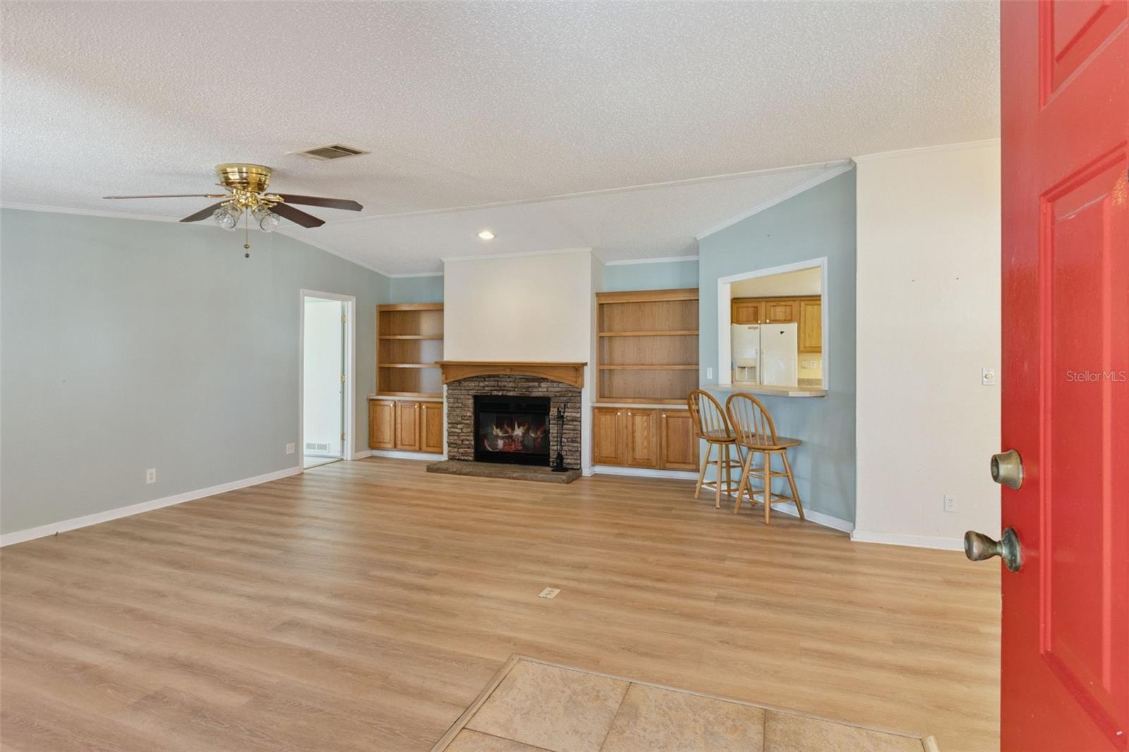 Image 13 of 67 For 575 Lindsey Drive