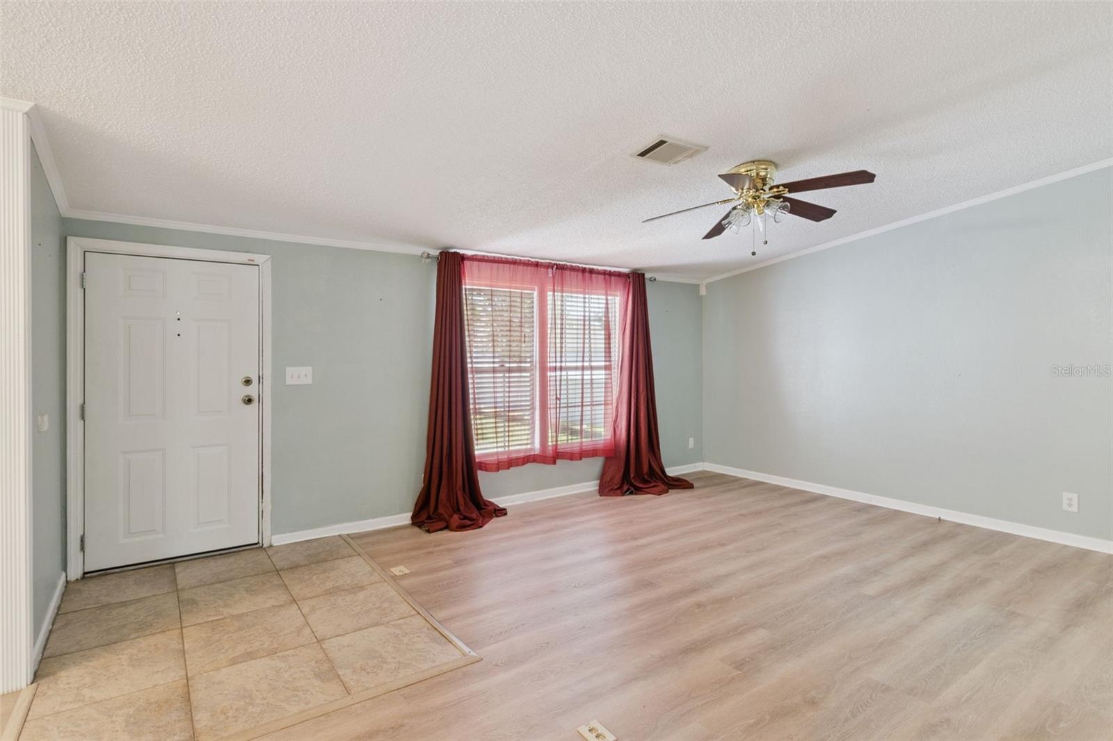 Image 14 of 67 For 575 Lindsey Drive