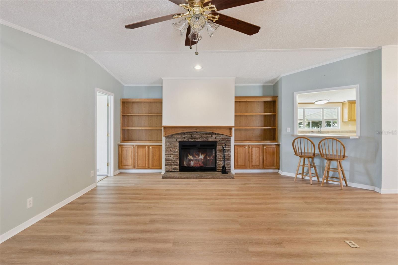 Image 16 of 67 For 575 Lindsey Drive