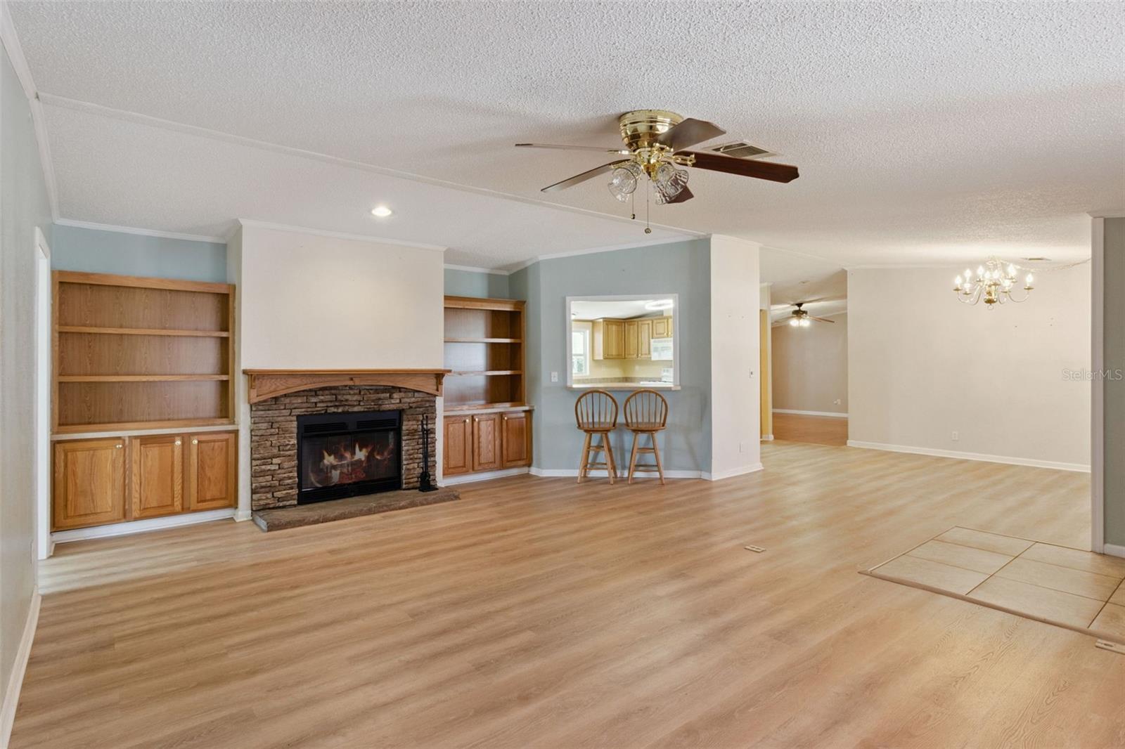 Image 17 of 67 For 575 Lindsey Drive