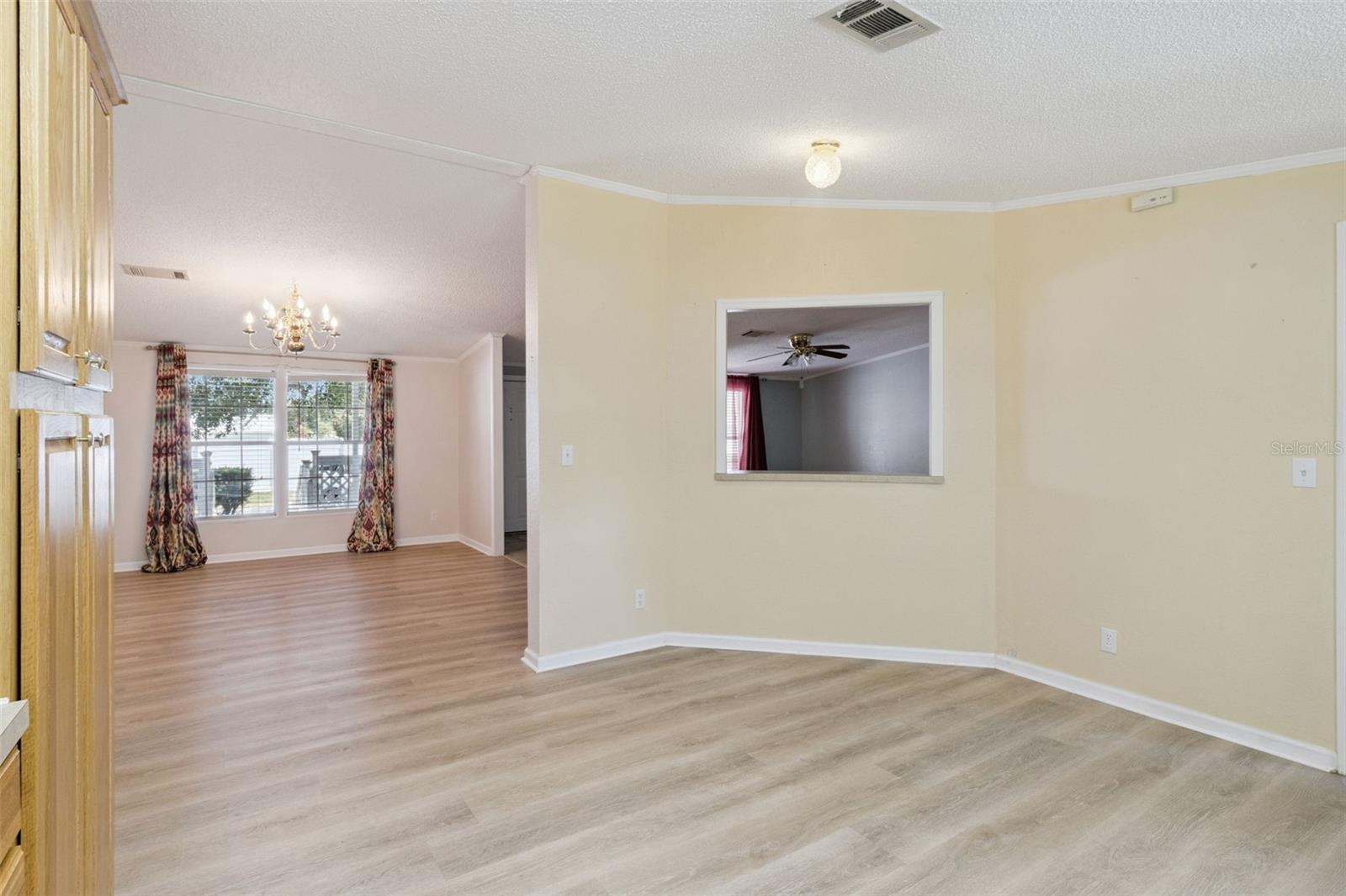 Image 18 of 67 For 575 Lindsey Drive