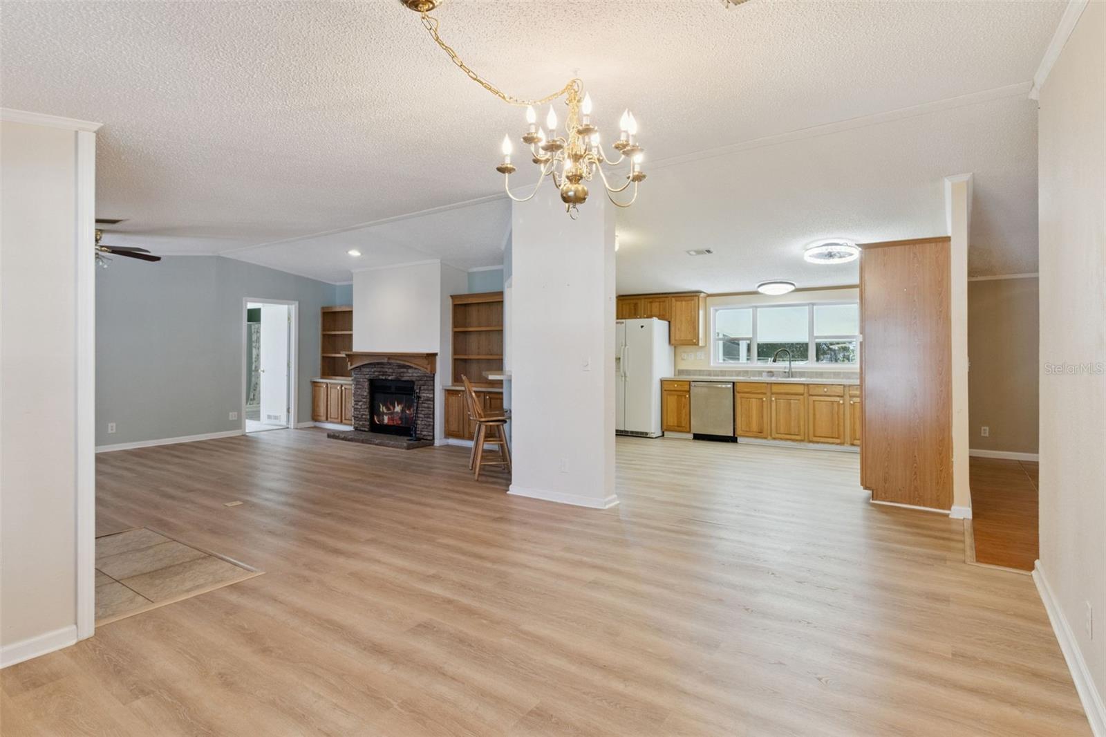 Image 19 of 67 For 575 Lindsey Drive