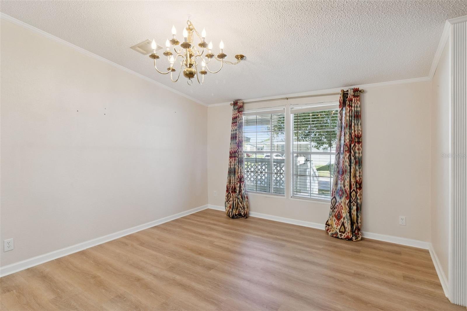 Image 20 of 67 For 575 Lindsey Drive