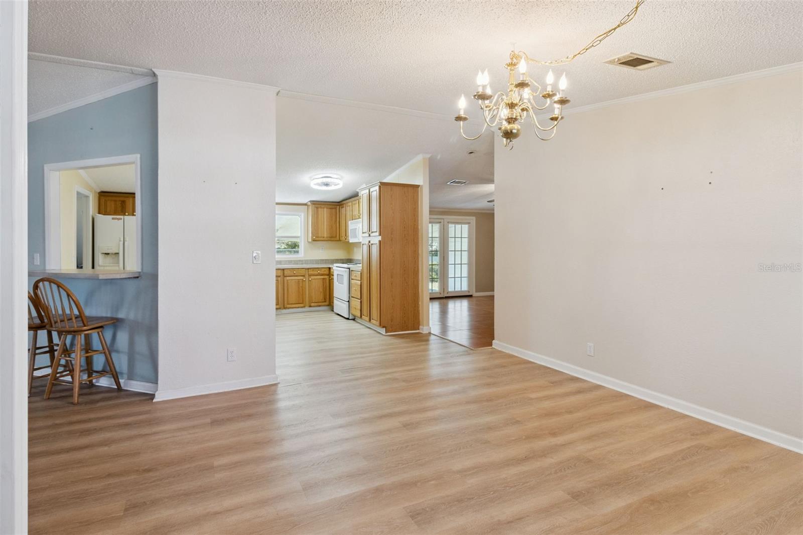 Image 22 of 67 For 575 Lindsey Drive