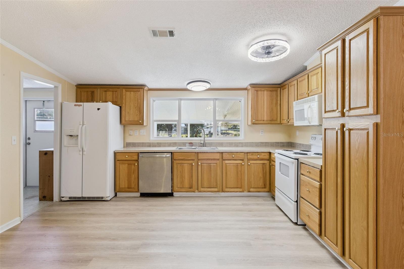 Image 25 of 67 For 575 Lindsey Drive