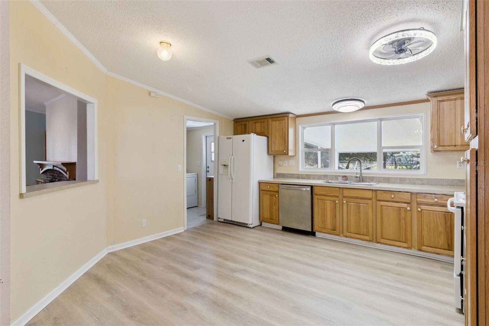 Image 26 of 67 For 575 Lindsey Drive