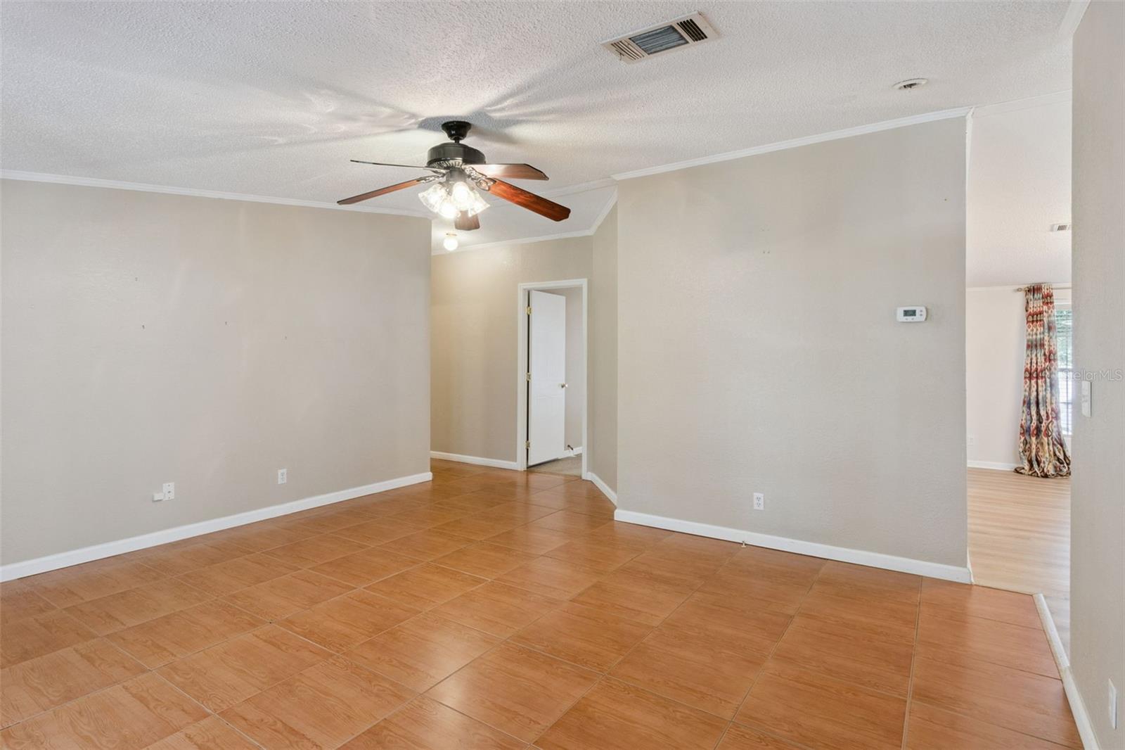 Image 31 of 67 For 575 Lindsey Drive