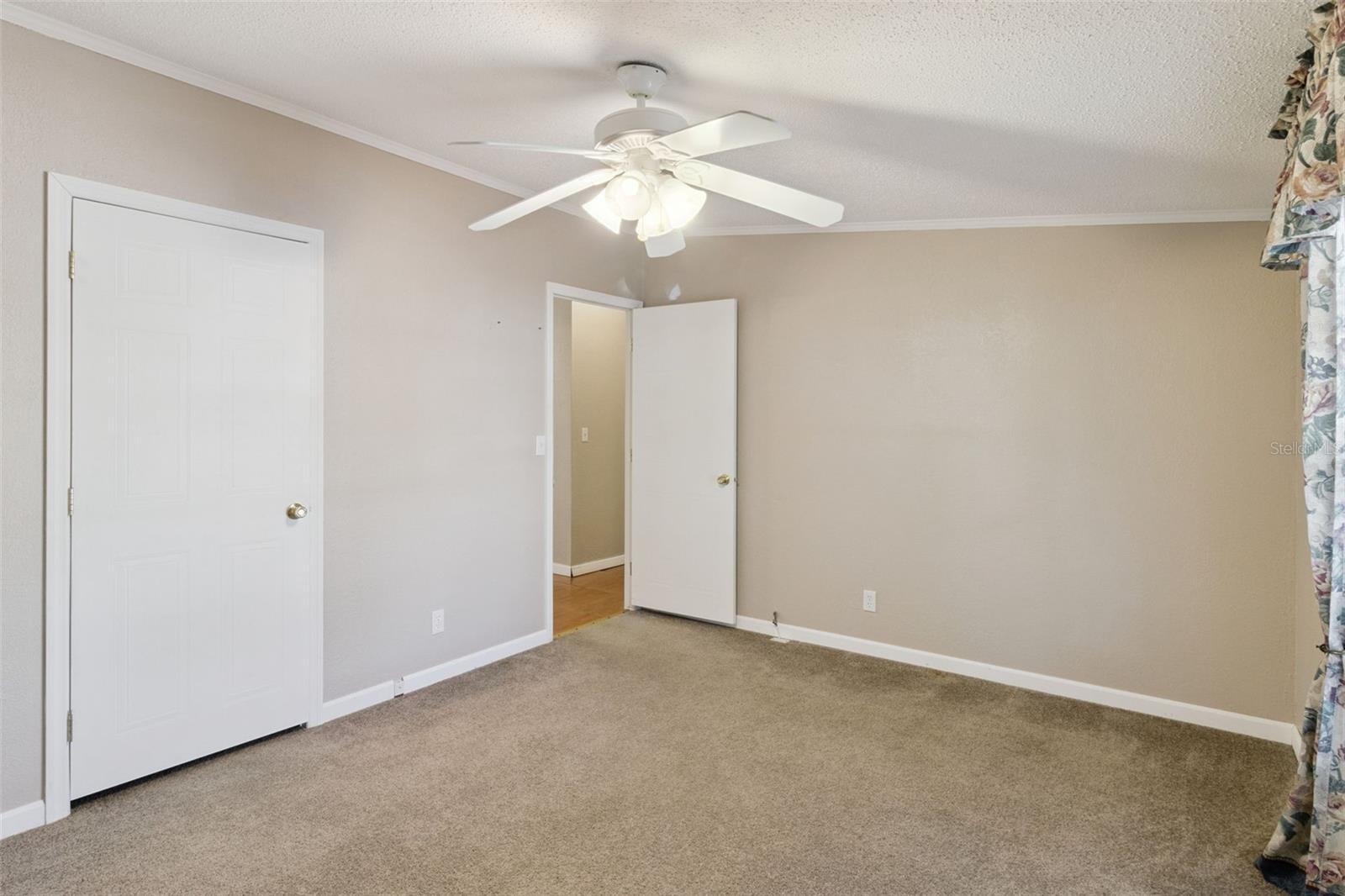 Image 32 of 67 For 575 Lindsey Drive