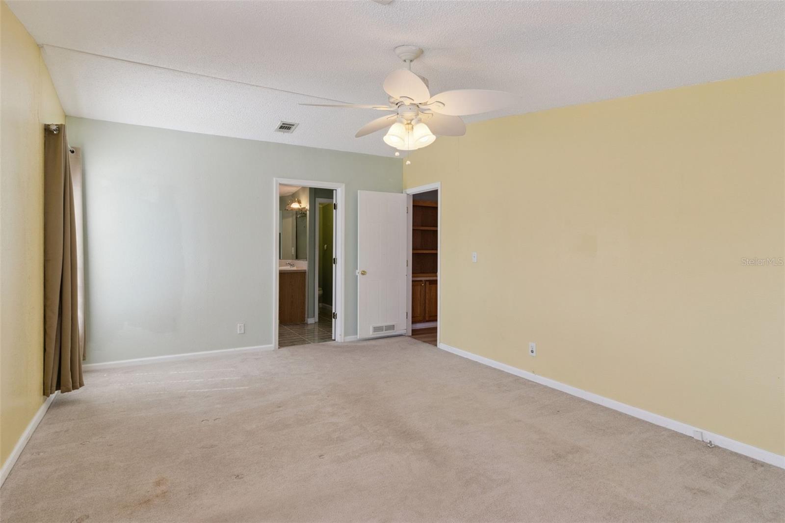 Image 33 of 67 For 575 Lindsey Drive