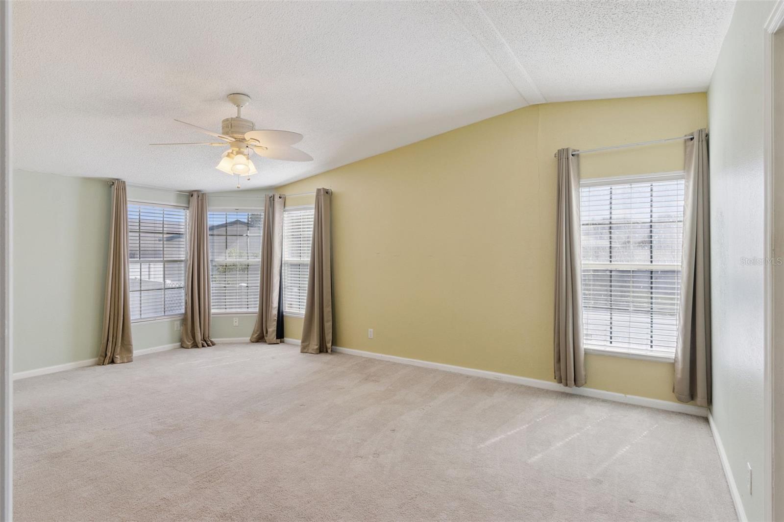 Image 34 of 67 For 575 Lindsey Drive