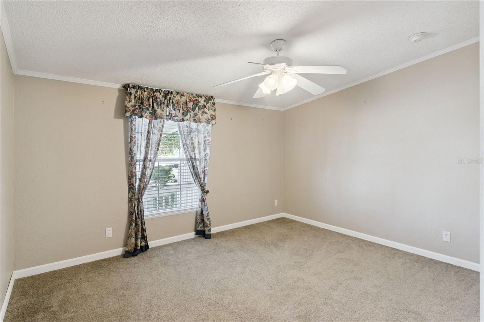 Image 40 of 67 For 575 Lindsey Drive