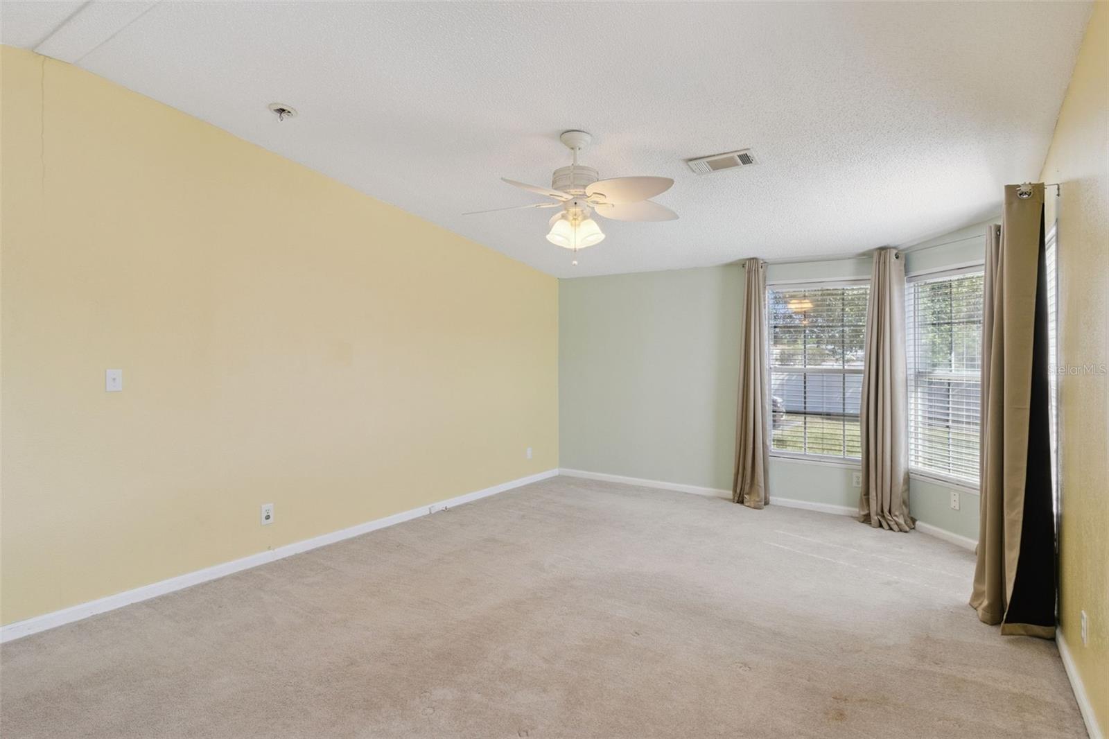 Image 42 of 67 For 575 Lindsey Drive