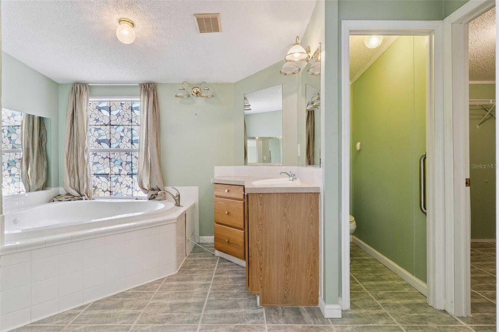 Image 43 of 67 For 575 Lindsey Drive