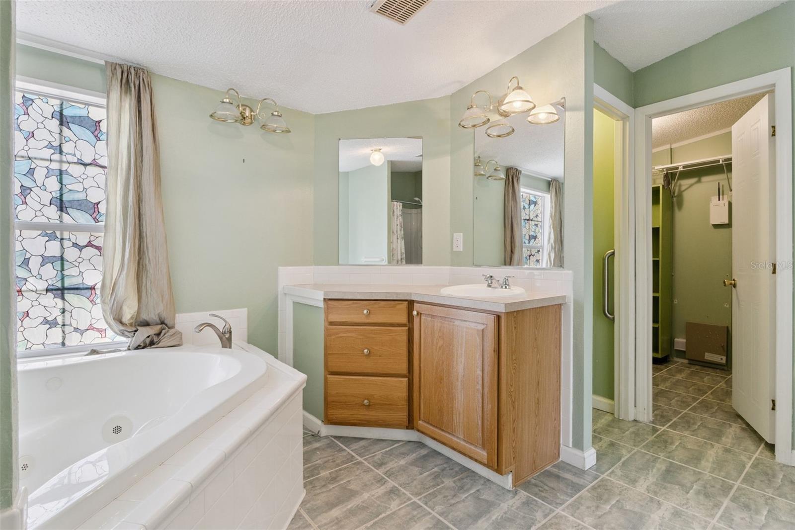 Image 45 of 67 For 575 Lindsey Drive