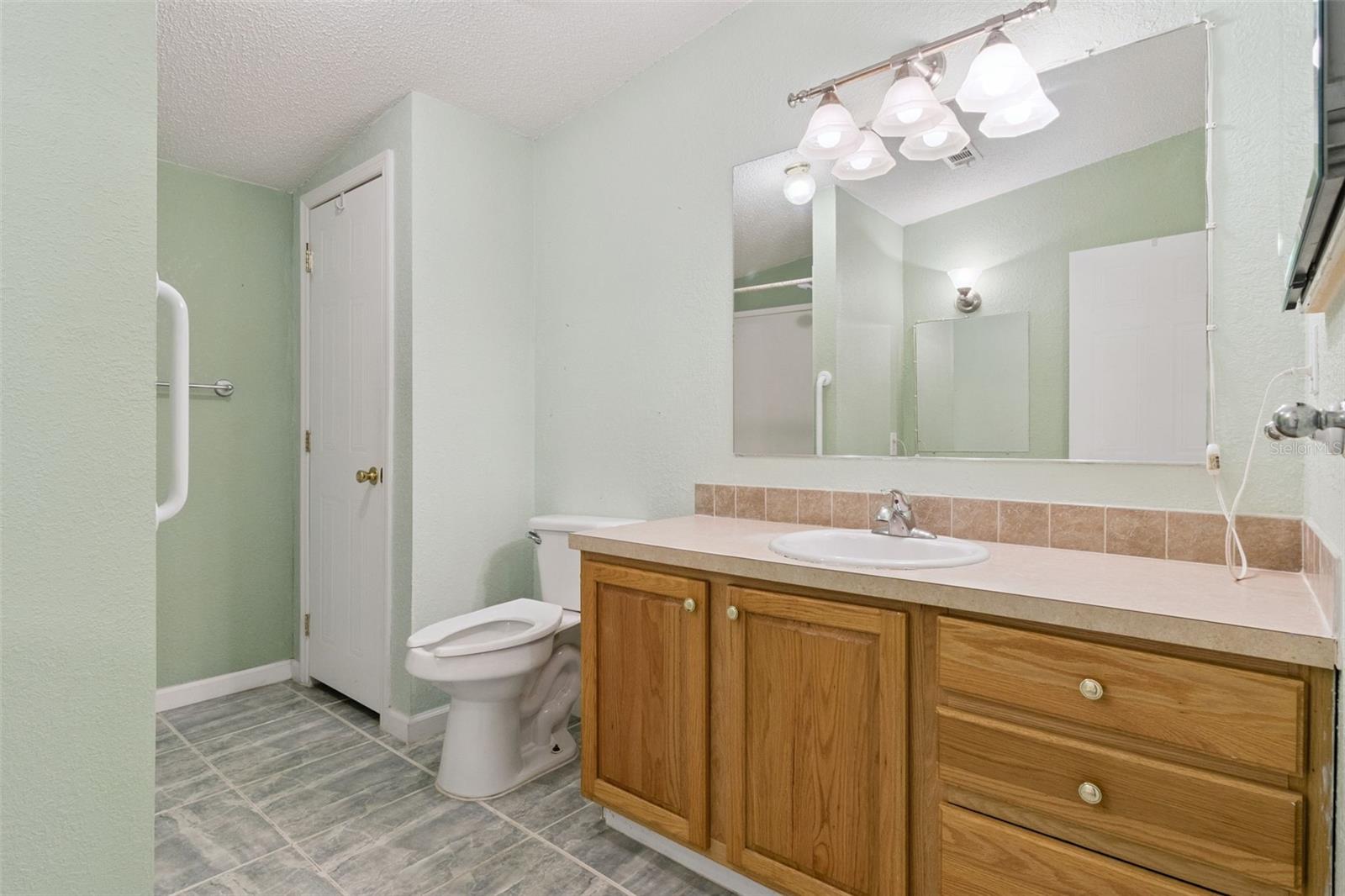 Image 46 of 67 For 575 Lindsey Drive