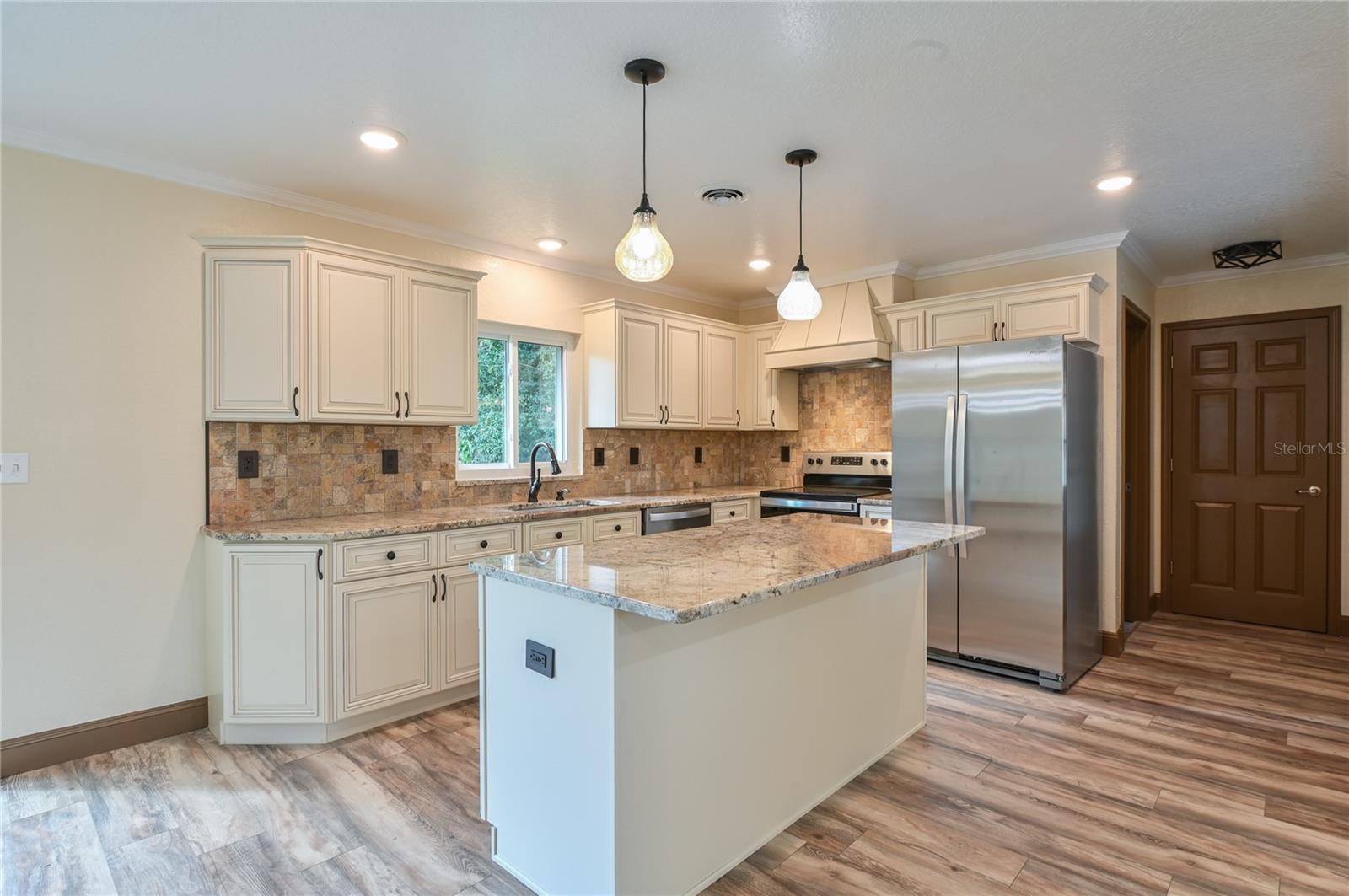 Image 27 of 58 For 1846 Lake Weir Avenue