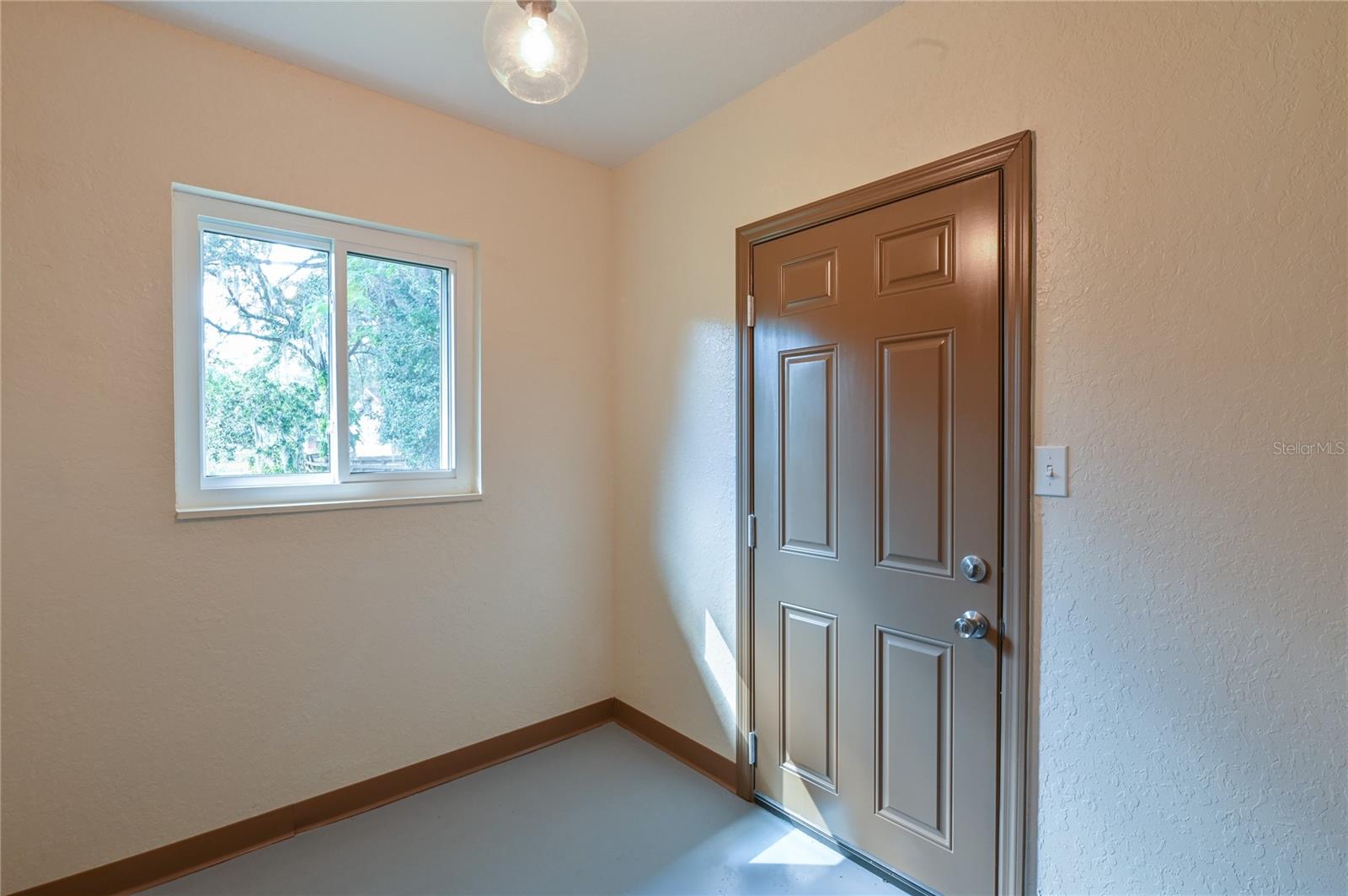 Image 30 of 58 For 1846 Lake Weir Avenue