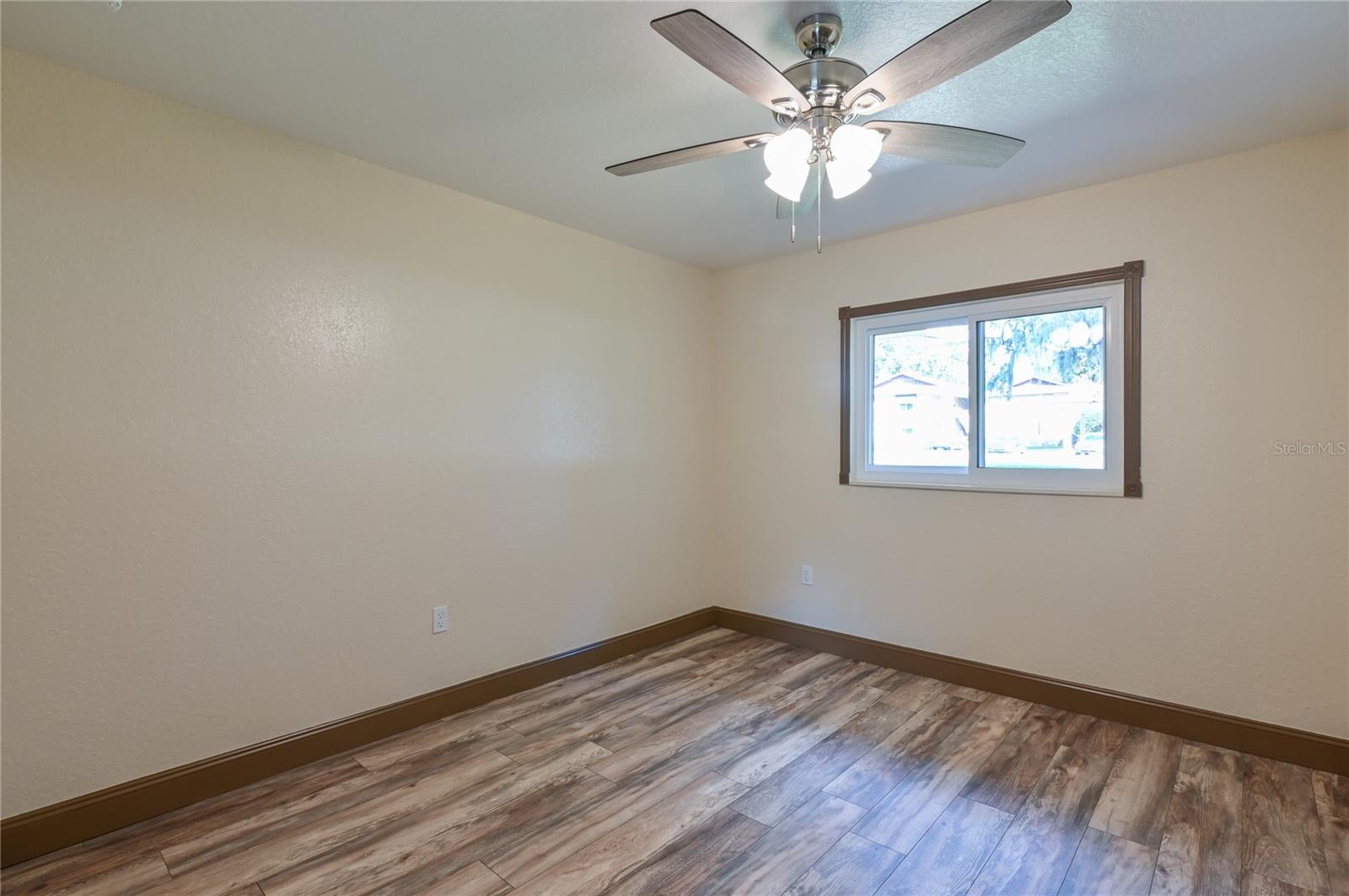 Image 34 of 58 For 1846 Lake Weir Avenue