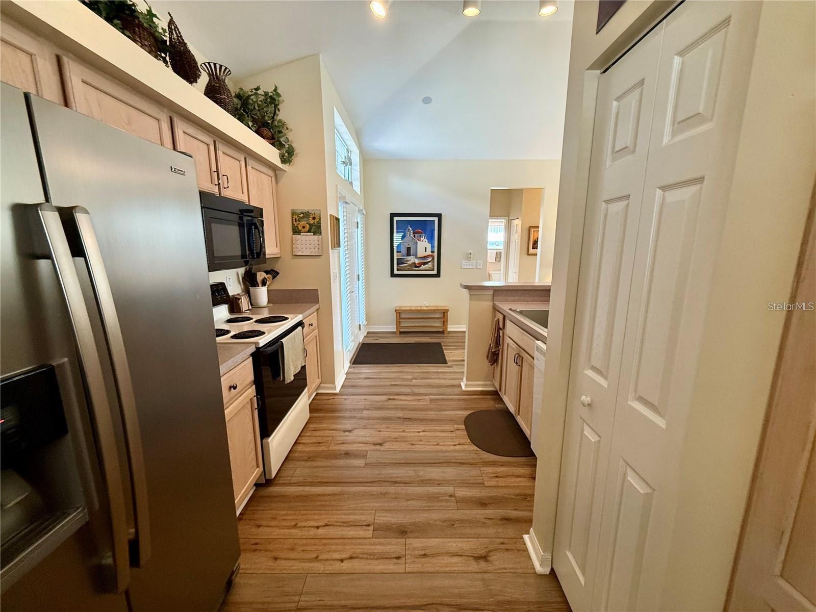 Image 16 of 36 For 11122 73rd Court