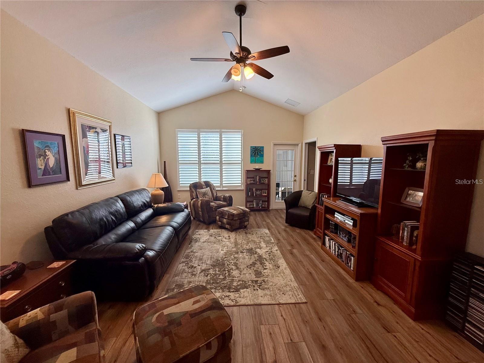 Image 17 of 36 For 11122 73rd Court