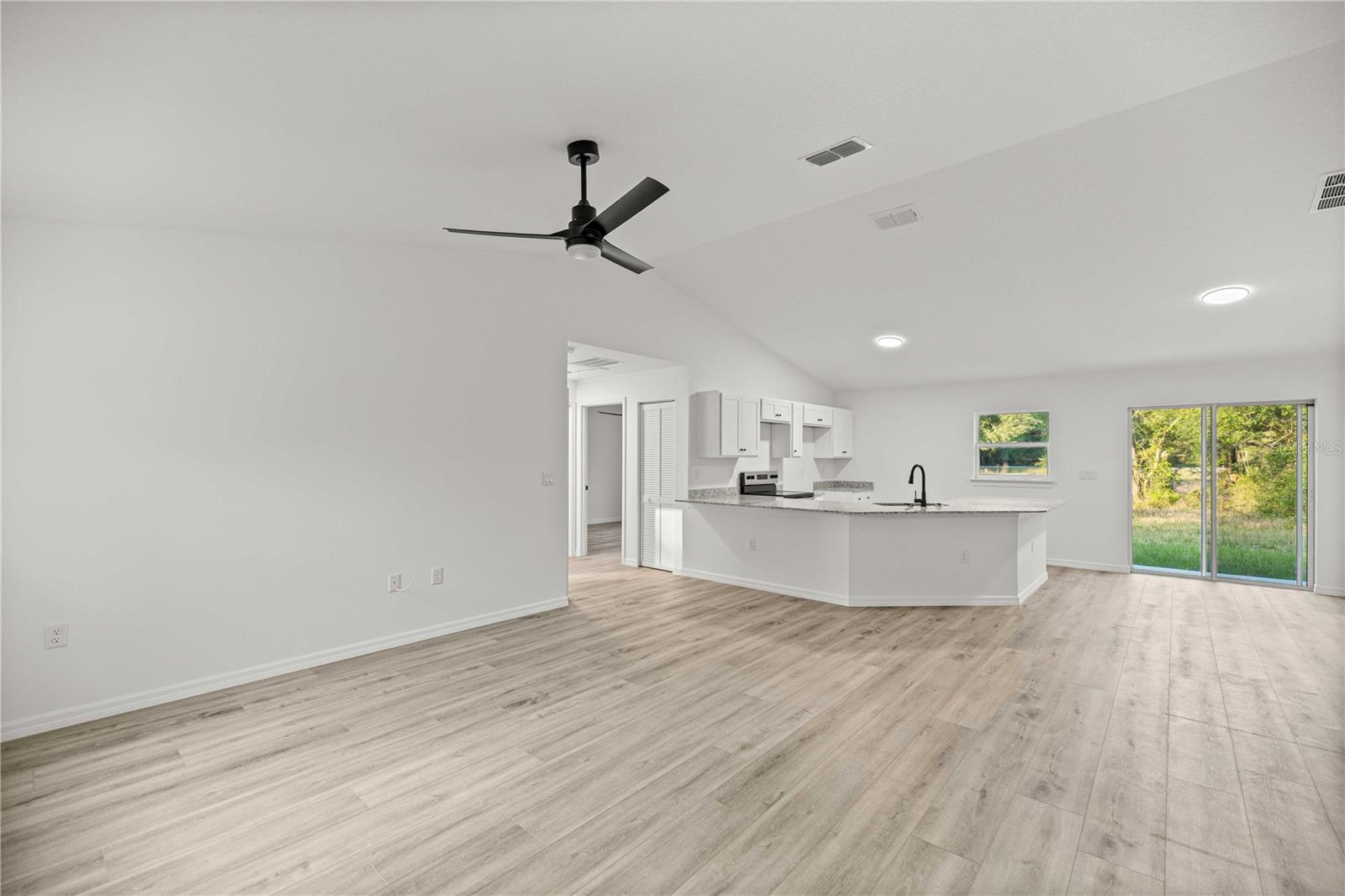 Image 3 of 20 For 11370 123rd Avenue