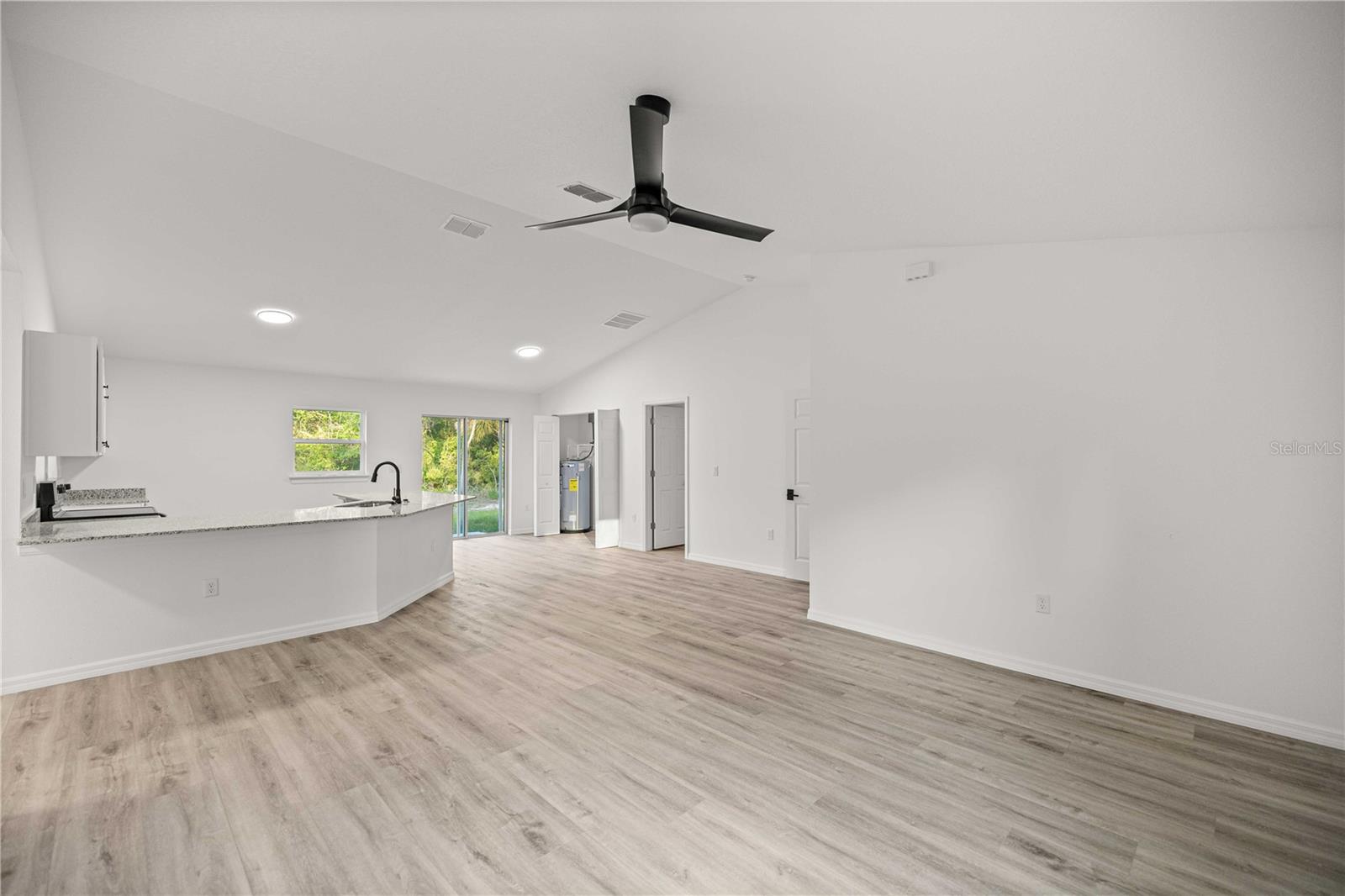 Image 4 of 20 For 11370 123rd Avenue