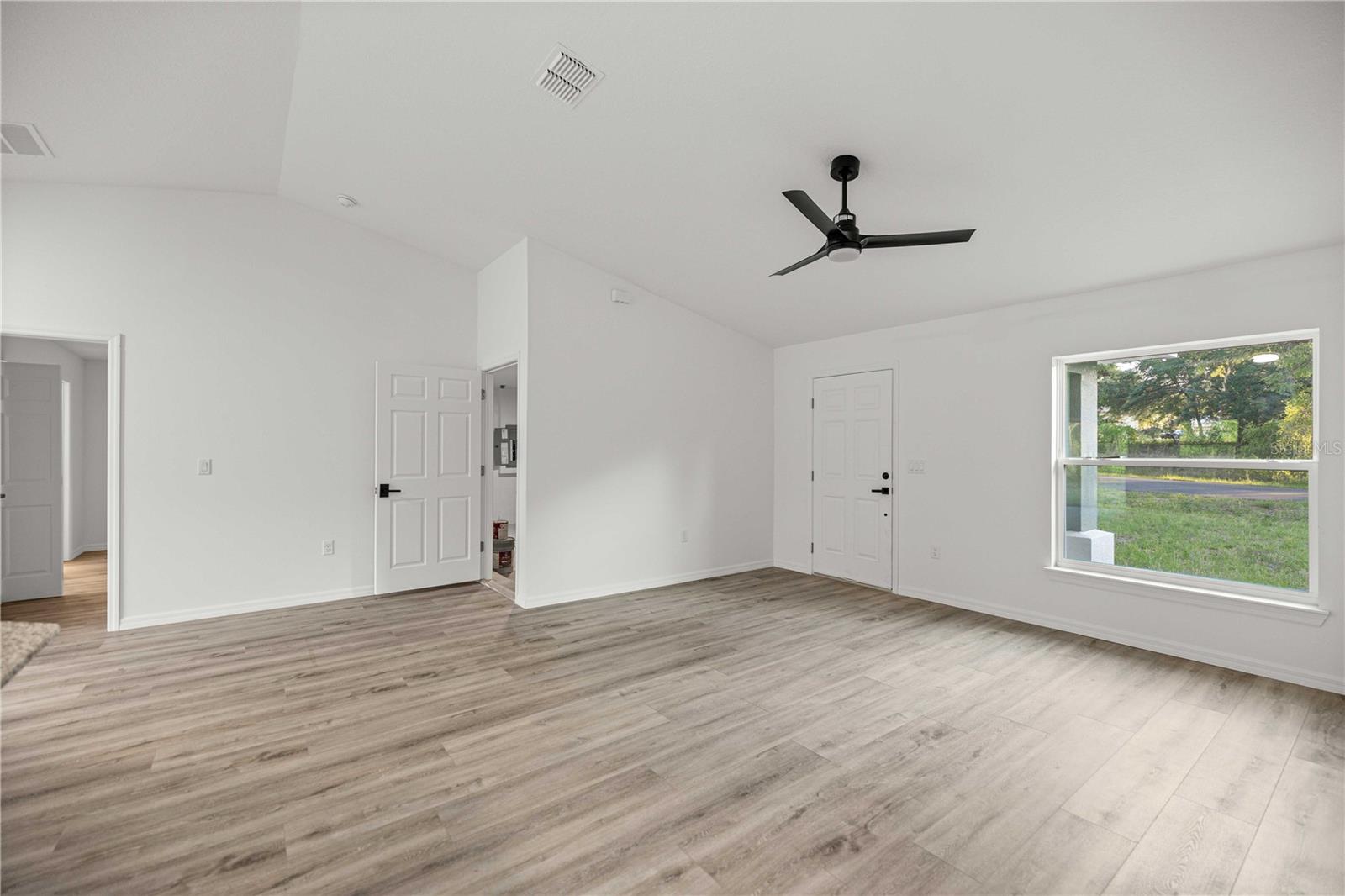 Image 5 of 20 For 11370 123rd Avenue