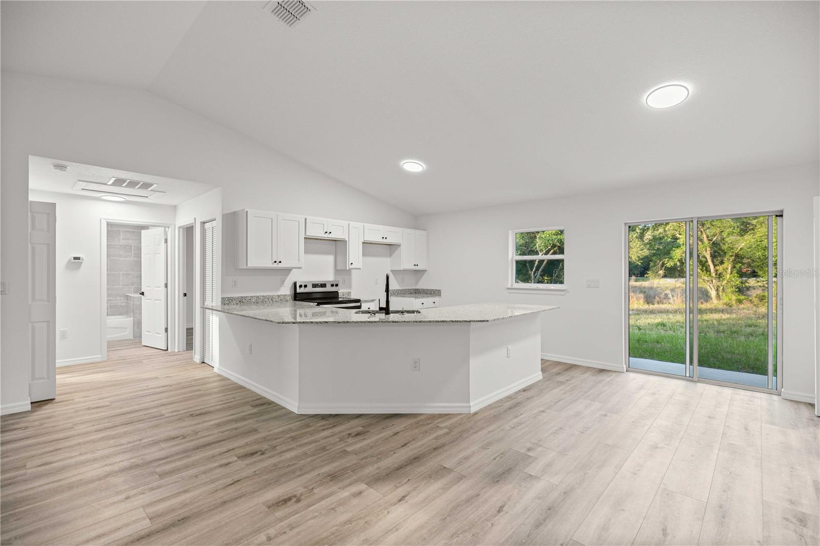 Image 6 of 20 For 11370 123rd Avenue