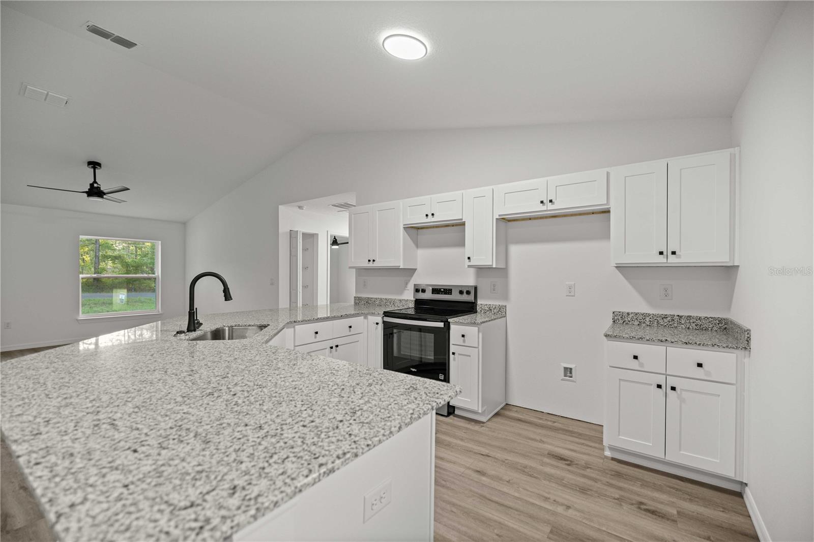 Image 7 of 20 For 11370 123rd Avenue