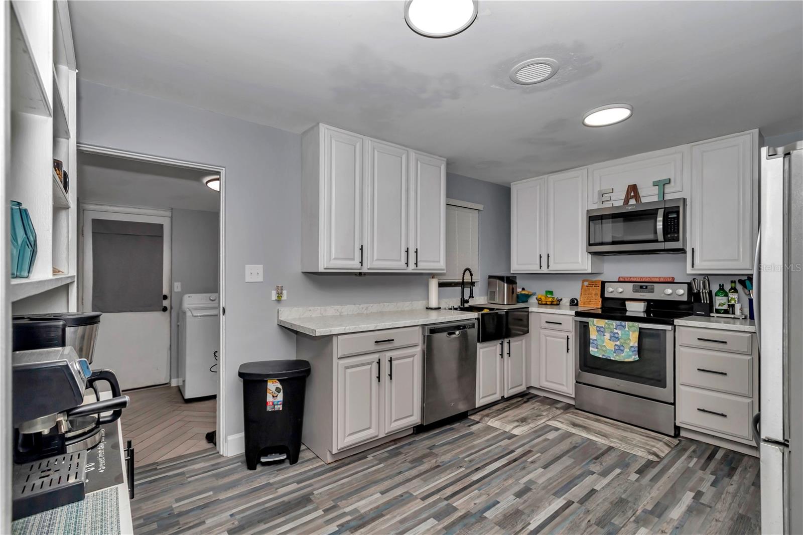 Image 16 of 45 For 2433 2nd Street