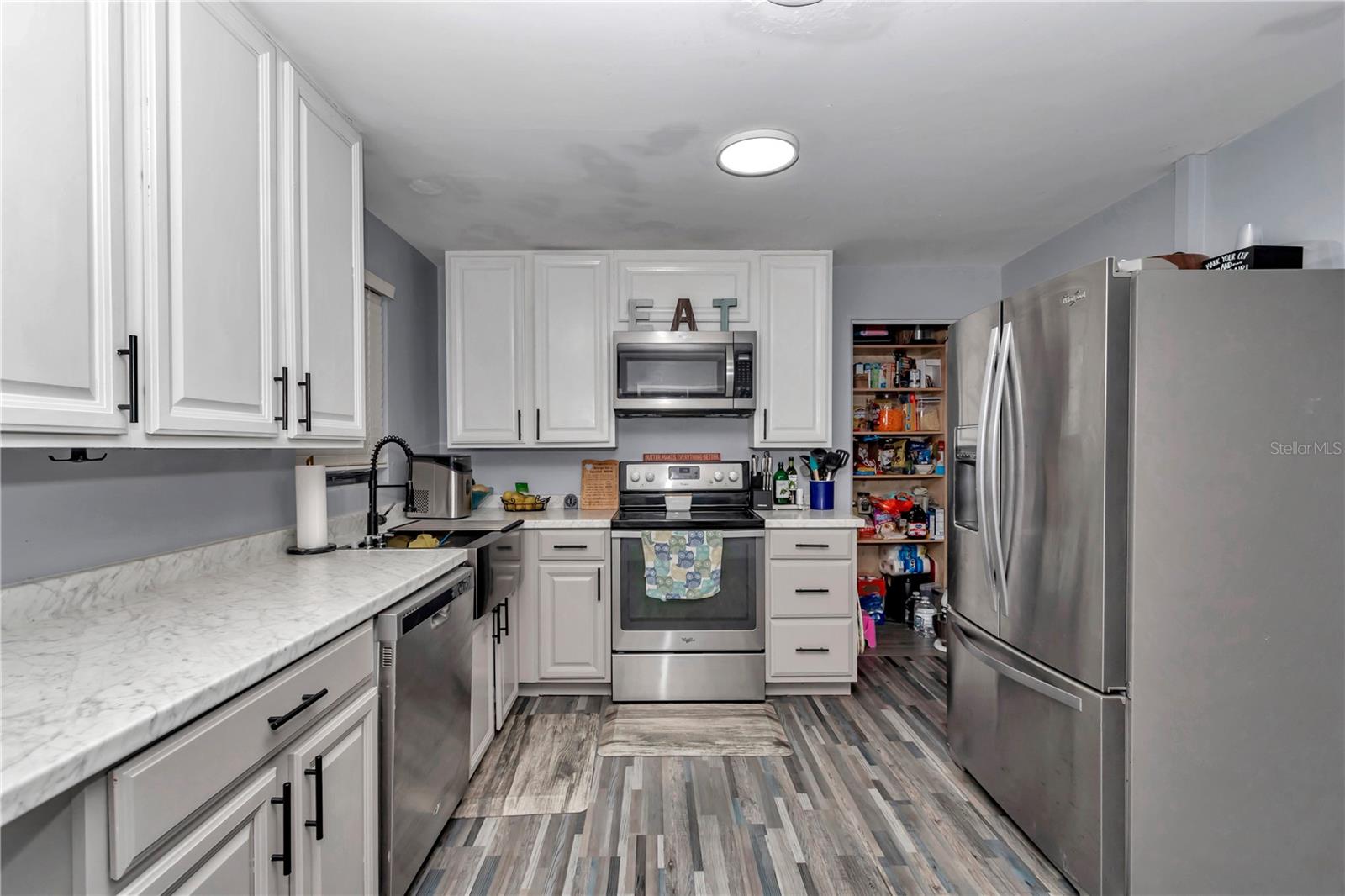 Image 17 of 45 For 2433 2nd Street