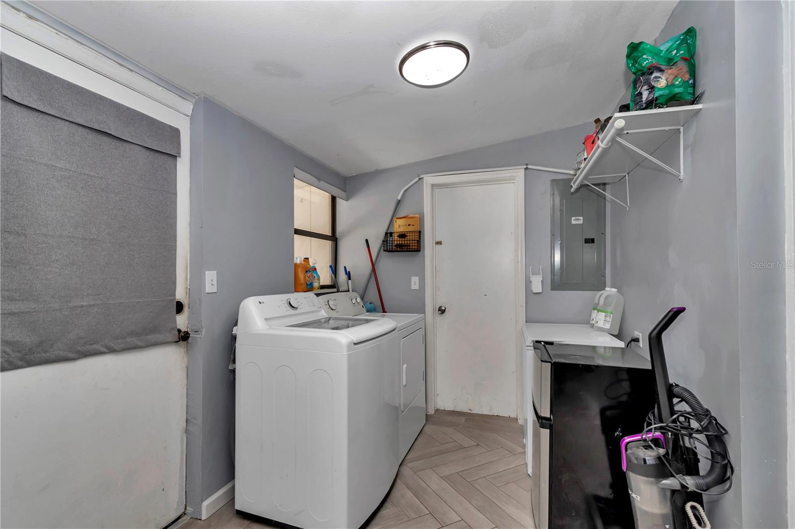 Image 19 of 45 For 2433 2nd Street