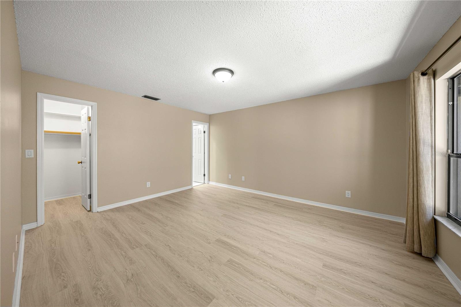 Image 10 of 29 For 3856 19th Street Circle