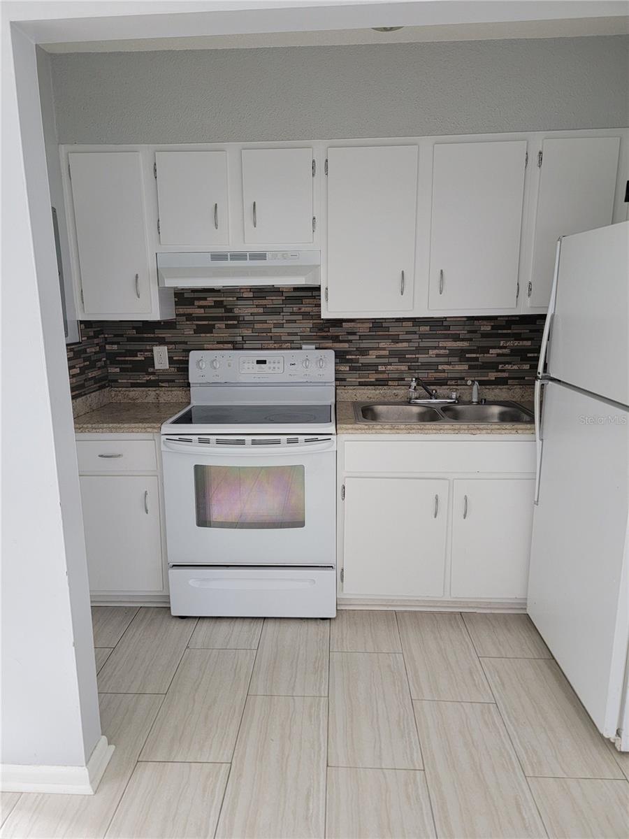 Image 3 of 10 For 2621 33 Avenue