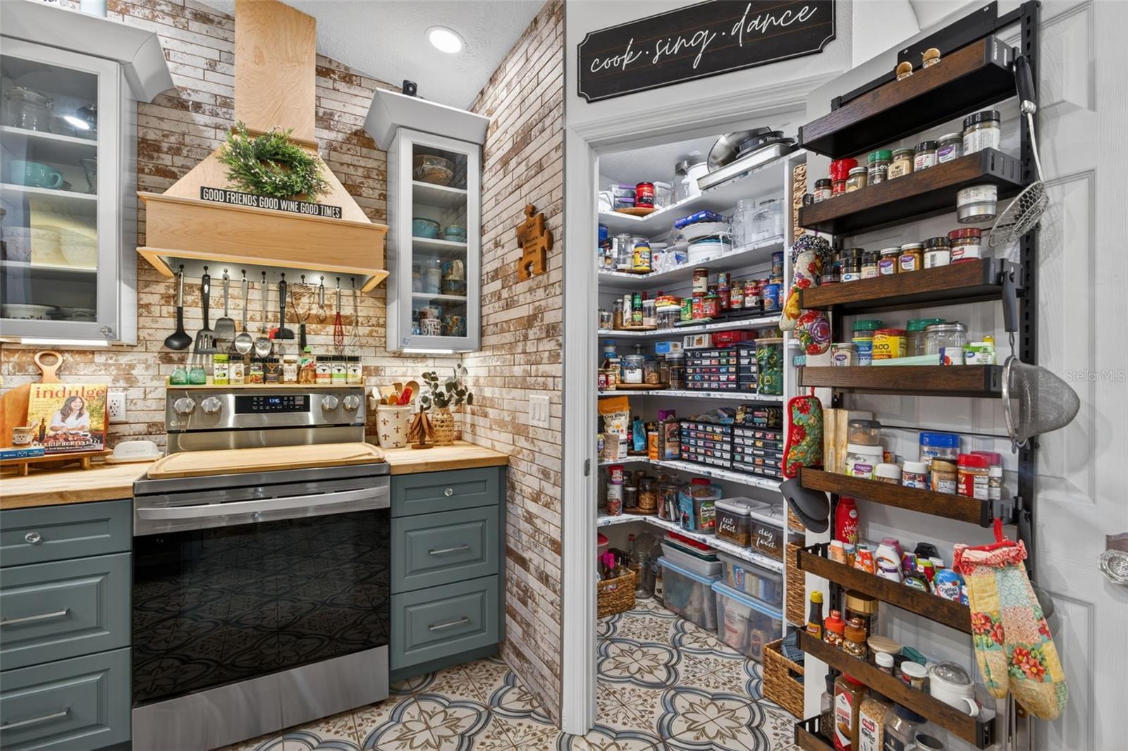 Image 23 of 49 For 3070 Laurel Street